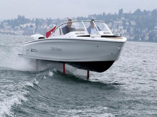 Thuyền điện có thể 'bay' trên mặt nước